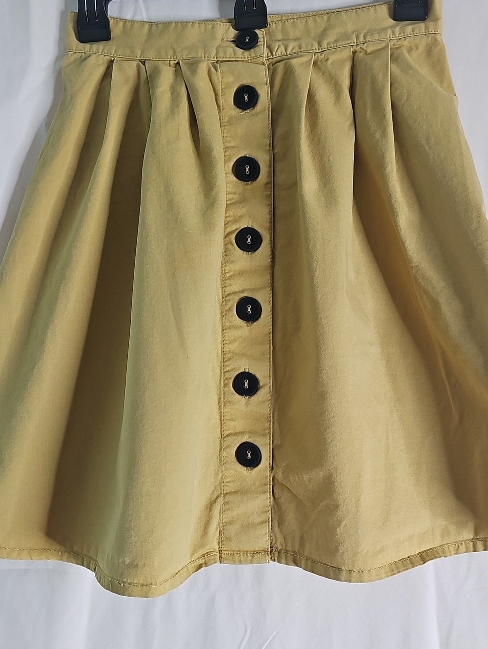 Henery Holland Casual Yellow Button-Front Skater Skirt - Picture 2 of 4
